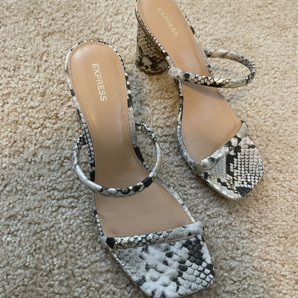 Express Double Strap Sandal - Picture 4 of 9